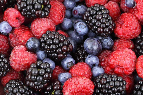 dark colored berries have antioxidants